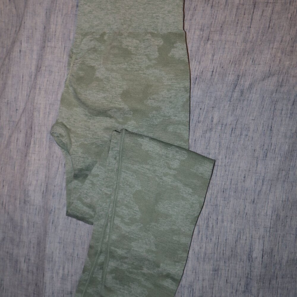 Gymshark Green Camo Leggings Scrunch booty Sz S